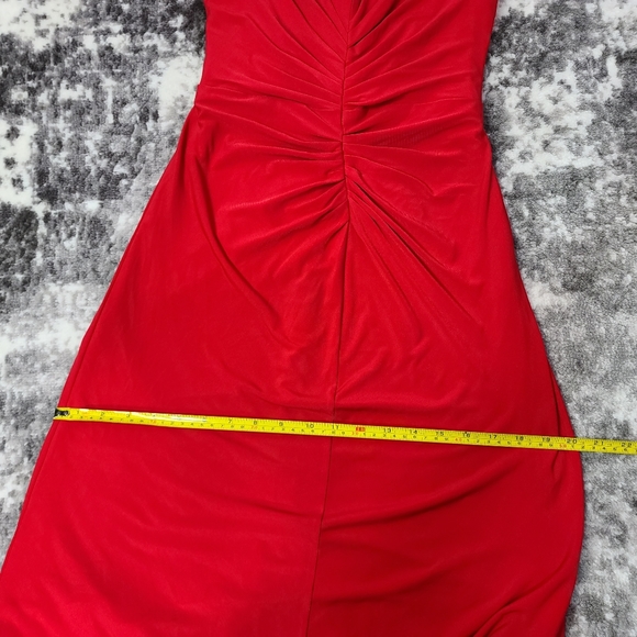 Vera Wang Red Sleeveless Formal Train  Form Fitting Ruched Off Shoulder Zip - Picture 9 of 11